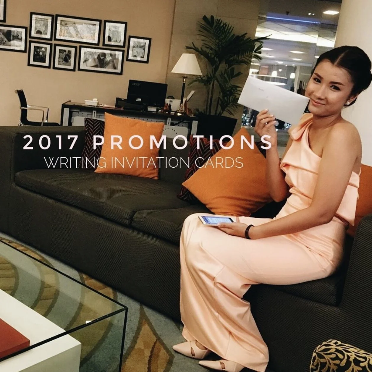ทีมงาน SnazzyInvitation ในช่วงโปรโมชั่นเขียนการ์ดเชิญงานแต่งปี 2017